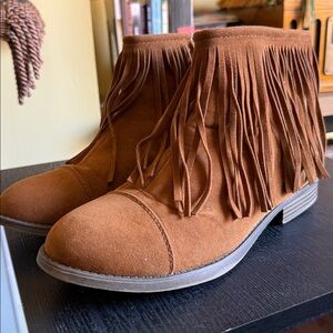 KALLI WOMENS FRINGED ANKLE BOOTS SIZE 10